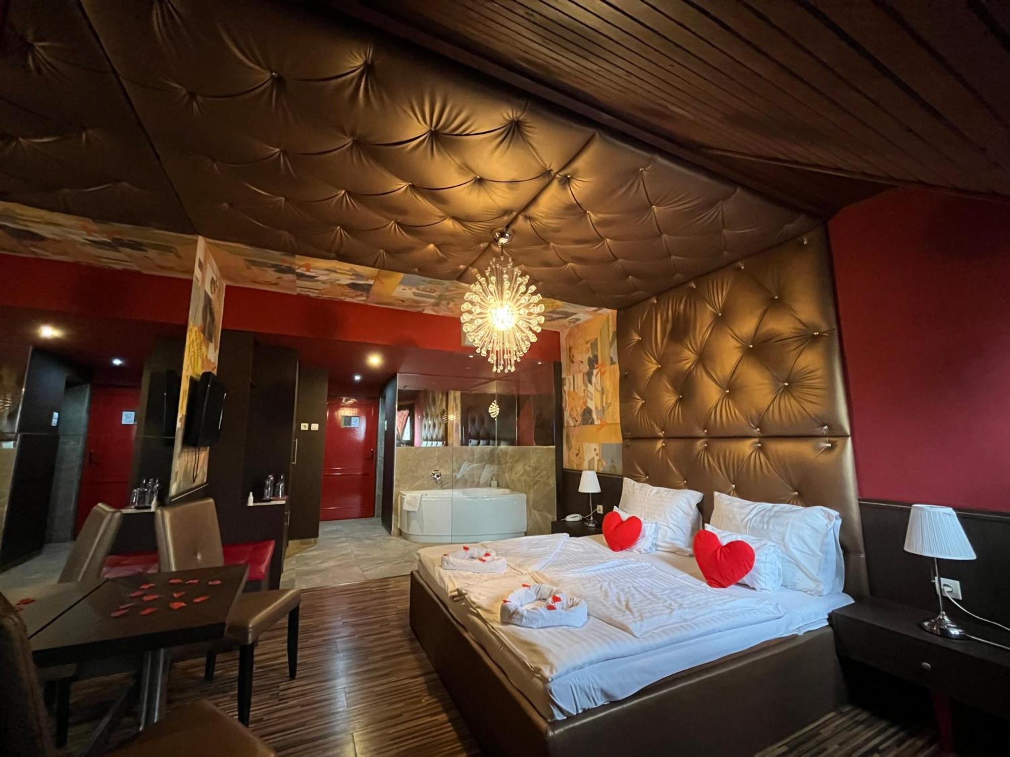 Hotel Corvin Gyula Habitación foto